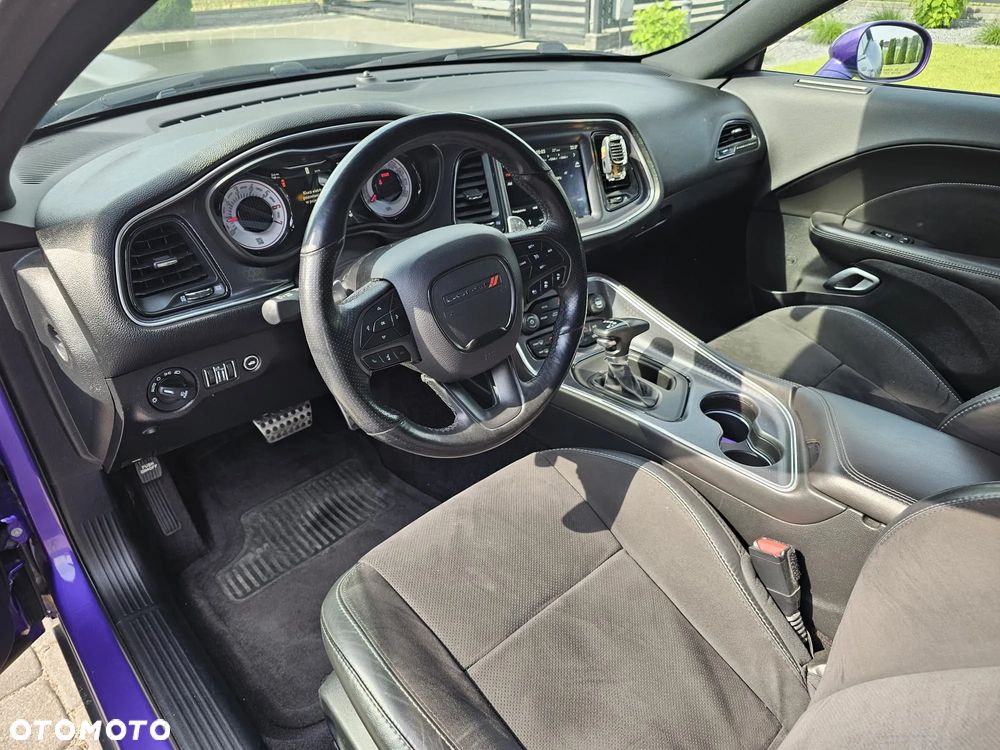 Dodge Challenger - 9