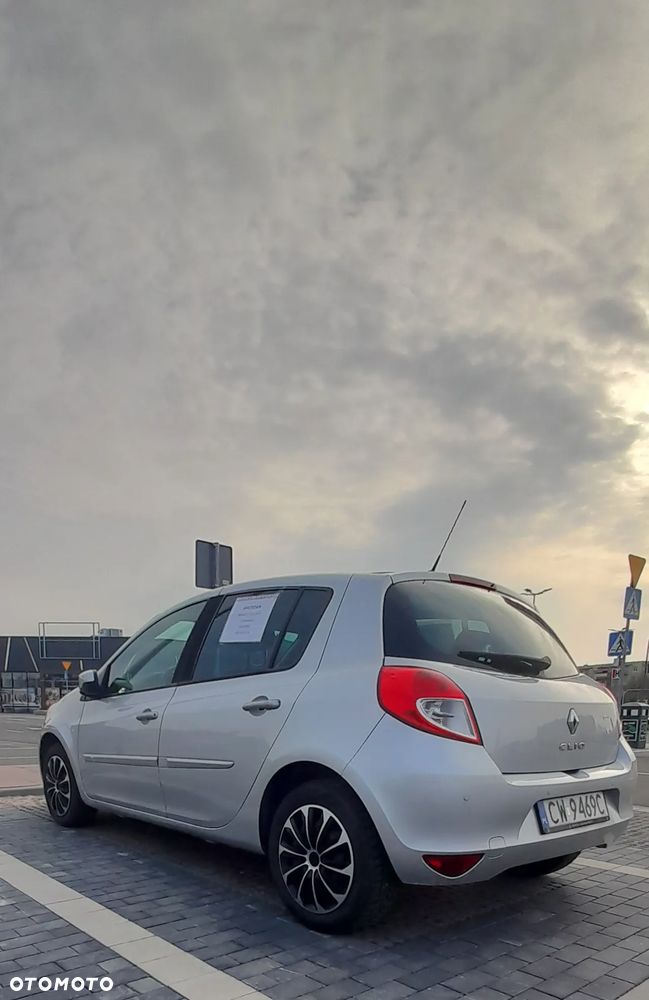 Renault Clio 1.6 16V Dwudziestka - 6