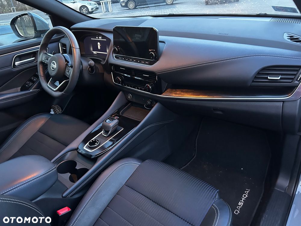 Nissan Qashqai 1.3 DIG-T 4x4 MHEV Xtronic Tekna - 9