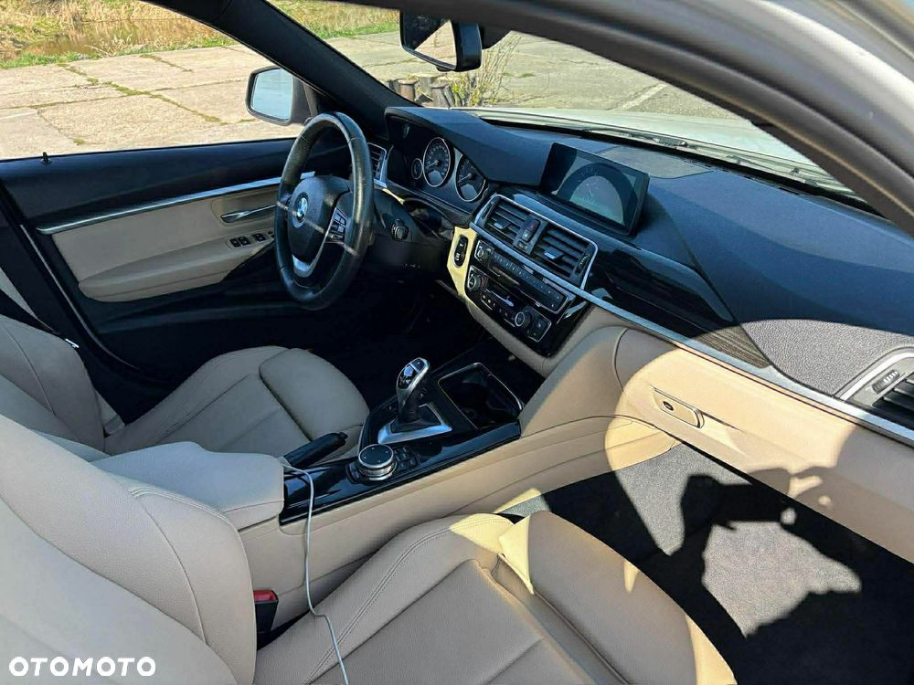 BMW Seria 3 330i - 12