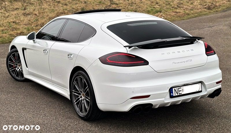 Porsche Panamera GTS PDK - 3