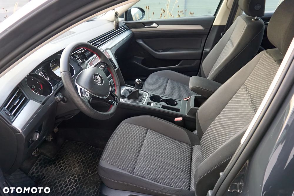 Volkswagen Passat 2.0 TDI SCR Trendline - 23