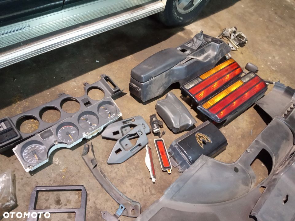 PONTIAC FIREBIRD 3 gen 3rd gen 1982–1992 lampa tyl tylna prawa f-body trans am 2.5 2.8 3.1 v6 3.8 5.0 v8 5.7 rear lamp tail right 1983 1984 1985 1986 1987 1988 1989 1990 1991 - 9