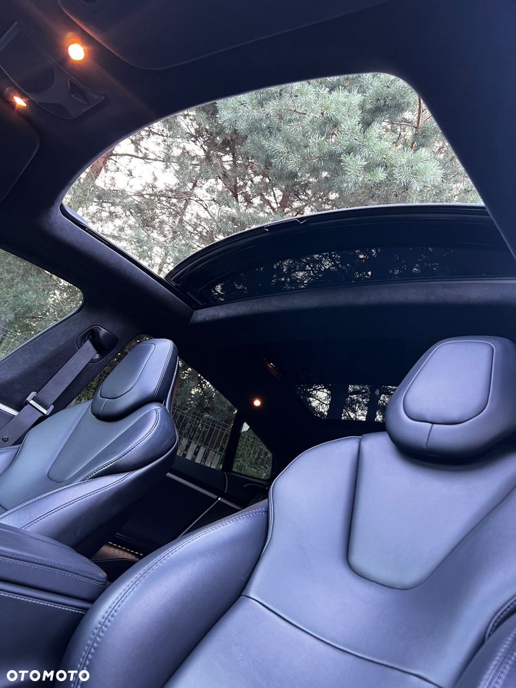 Tesla Model S - 21
