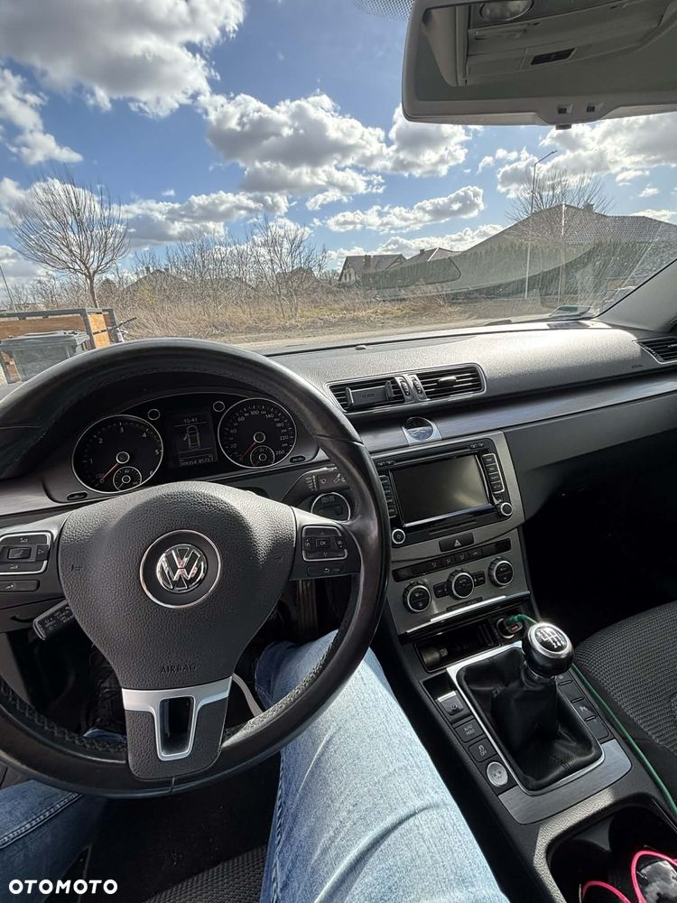 Volkswagen Passat 2.0 TDI Comfortline - 19