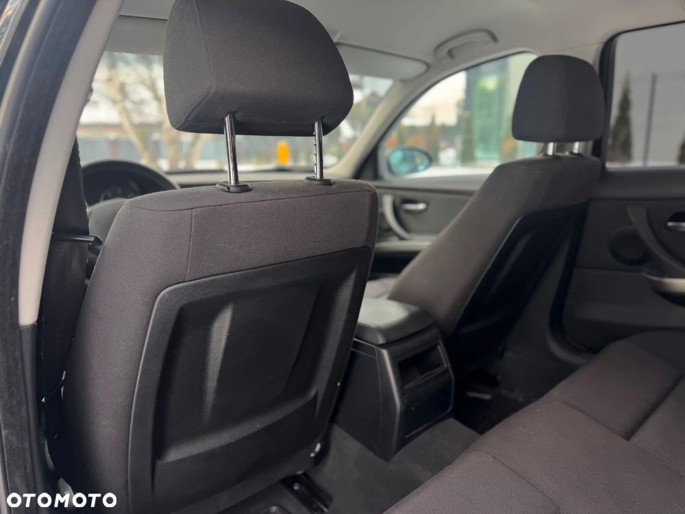 BMW Seria 3 318d DPF Edition Lifestyle - 36