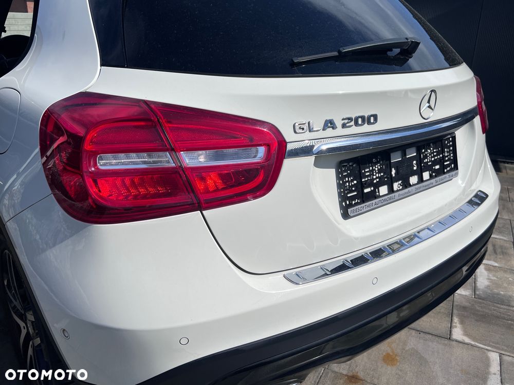 Mercedes-Benz GLA 200 7G-DCT StreetStyle - 32