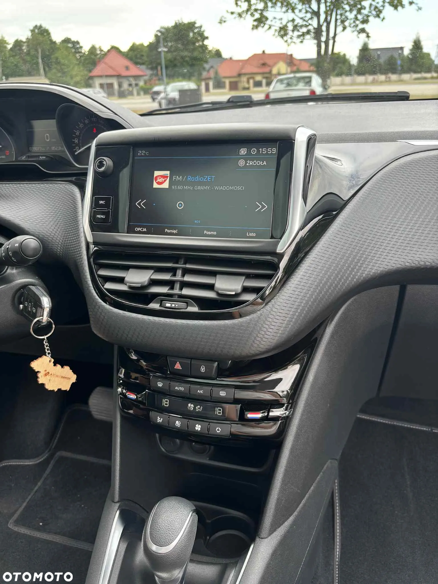 Peugeot 208 - 22