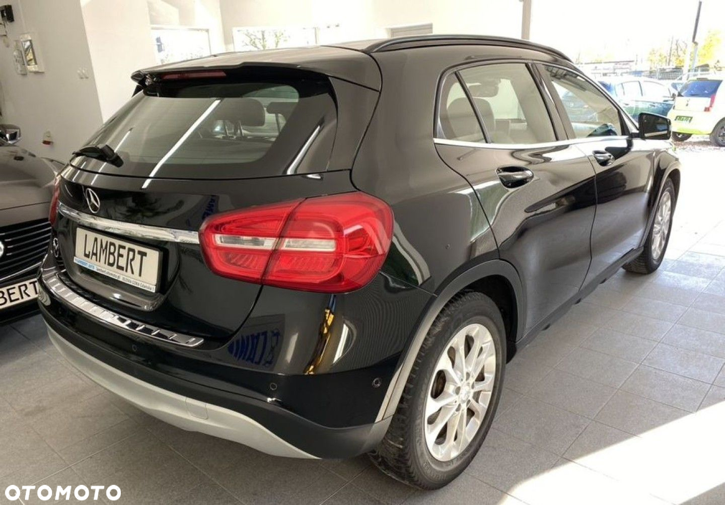 Mercedes-Benz GLA - 4