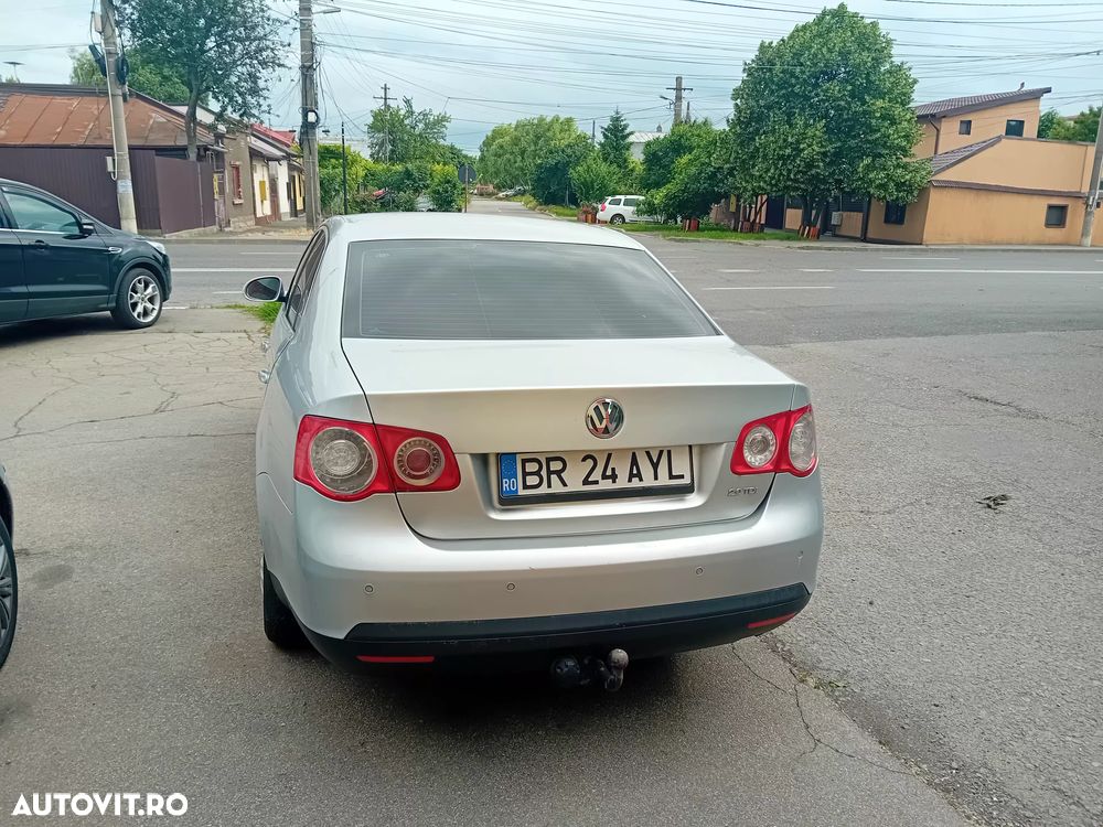 Volkswagen Jetta 2.0 TDI Comfortline - 7