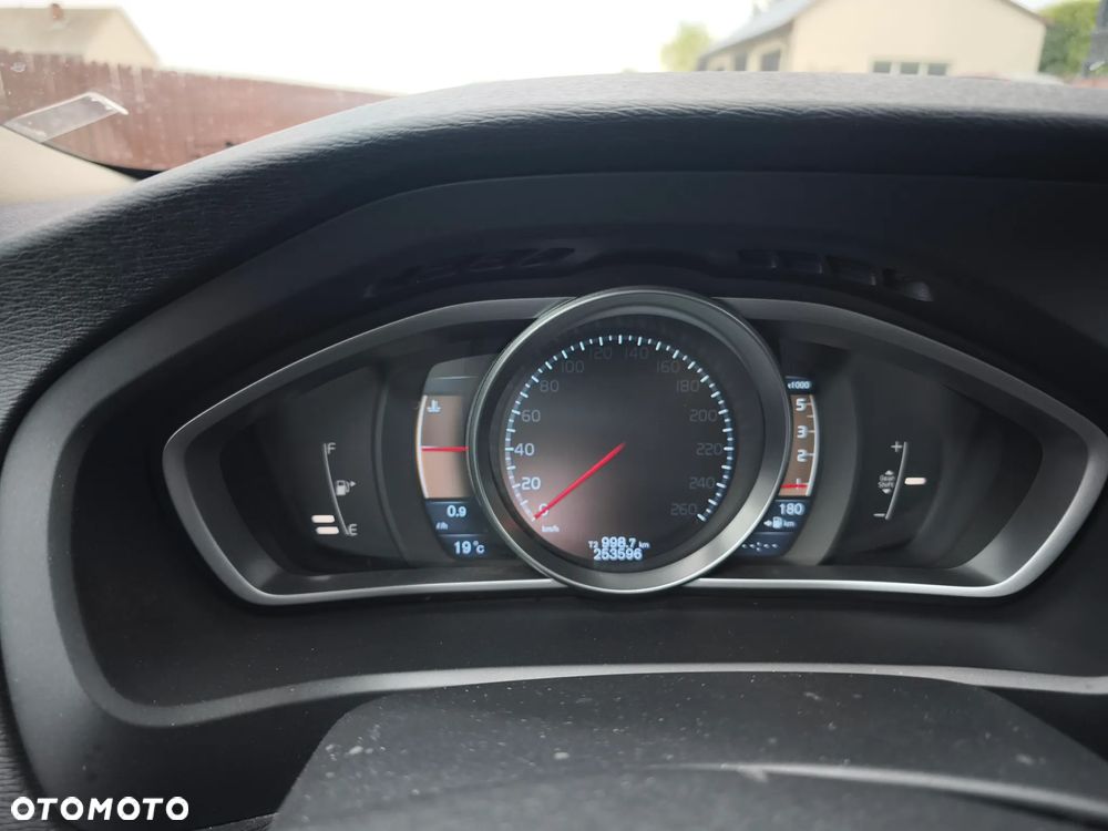 Volvo V40 D2 Momentum - 14
