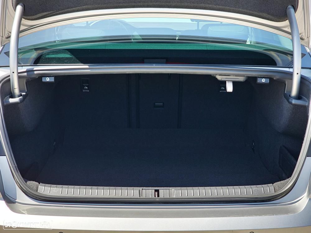 VW Passat 1.6 TDI BlueMotion - 5