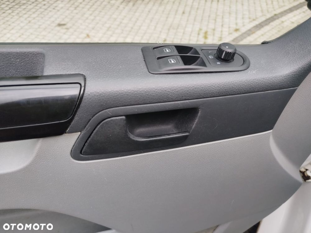 Volkswagen T5 - 16