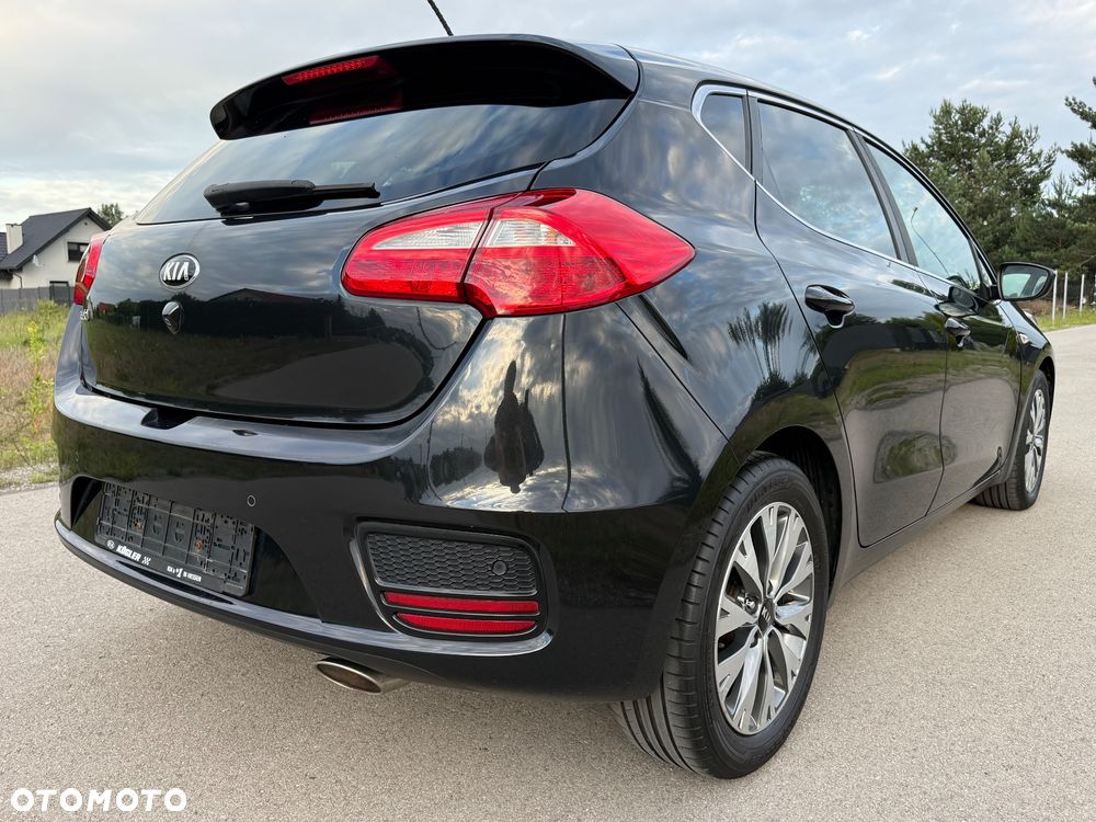 Kia Ceed 1.6 CRDi 136 ISG UEFA EURO 2016 - 4
