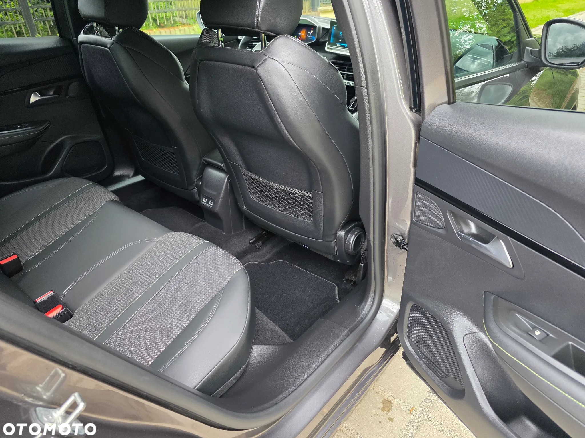 Peugeot 2008 1.5 BlueHDi Allure Pack S&S - 16