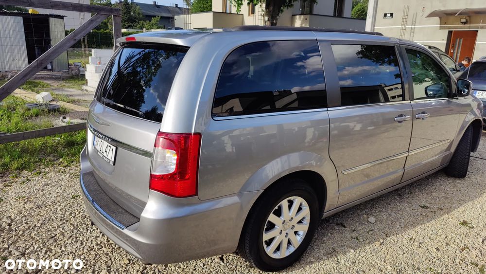 Chrysler Town & Country - 21