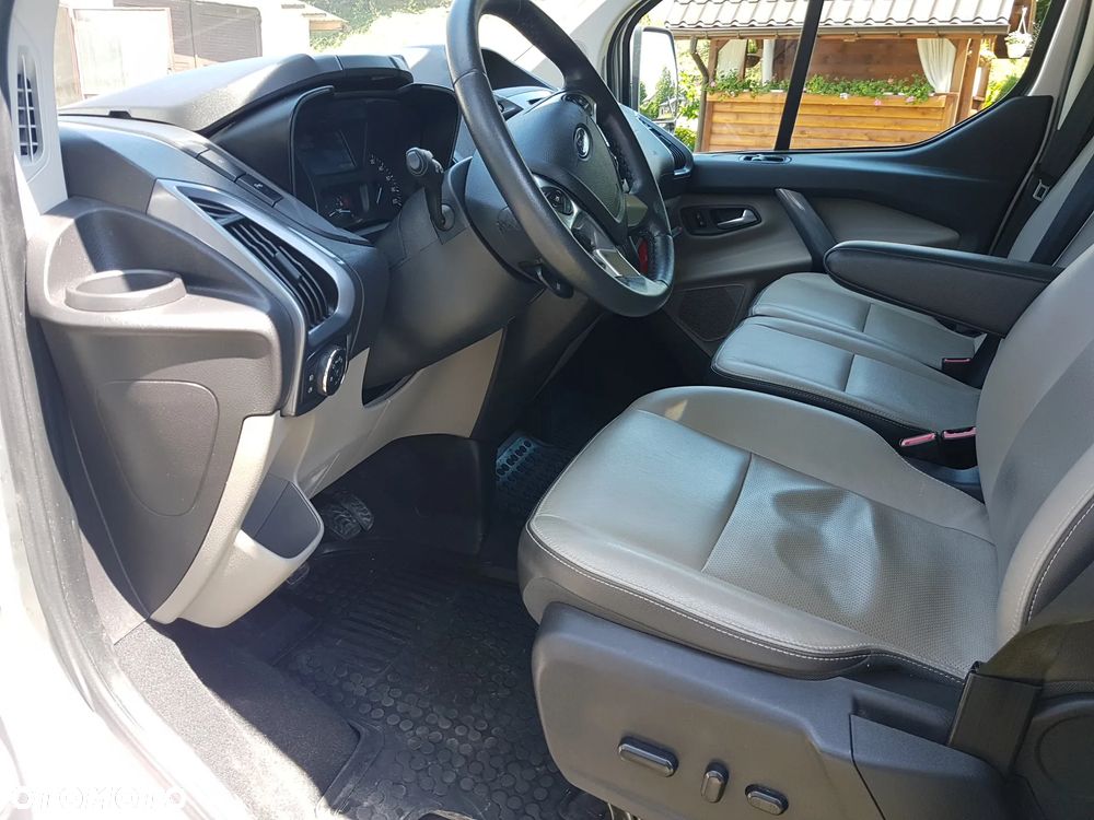 Ford Tourneo Custom - 22