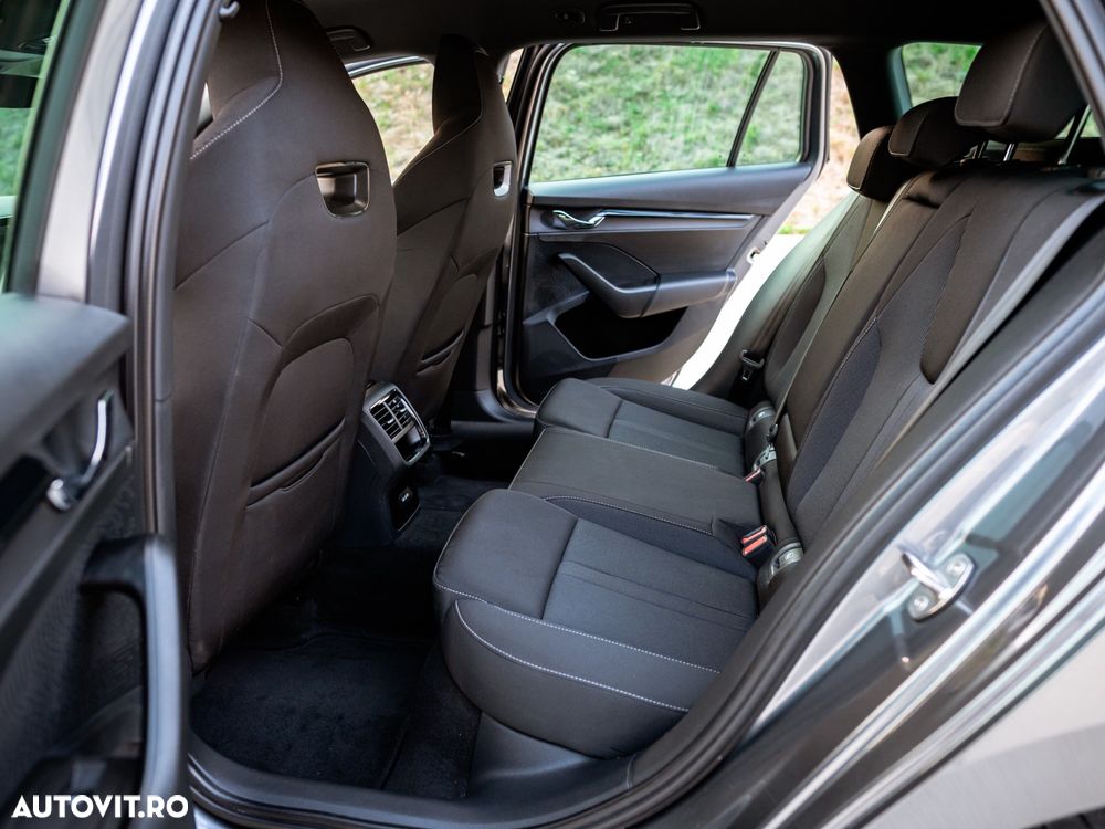 Skoda Octavia 2.0 TDI DSG Sportline - 31