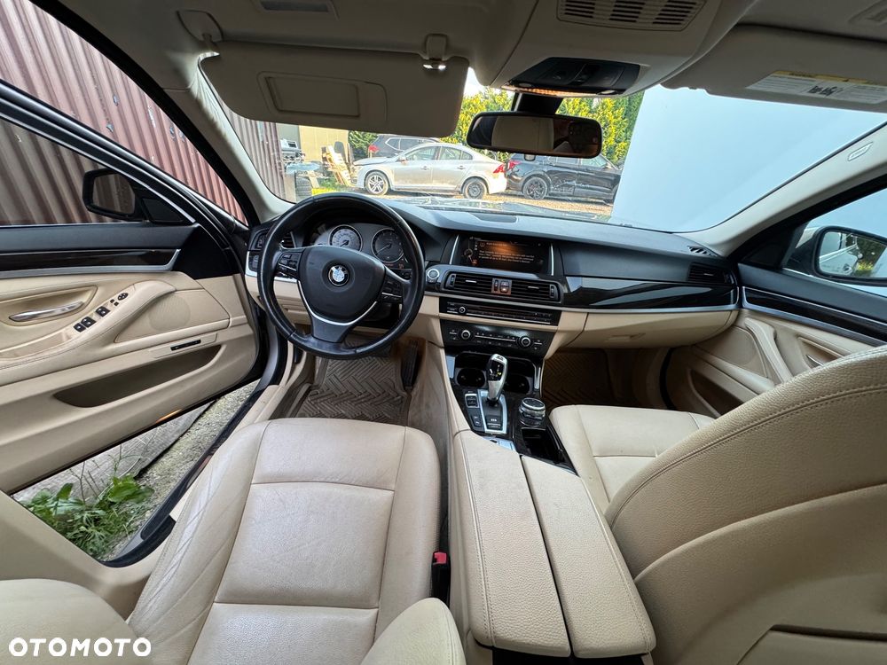 BMW Seria 5 528i xDrive Luxury Line - 11