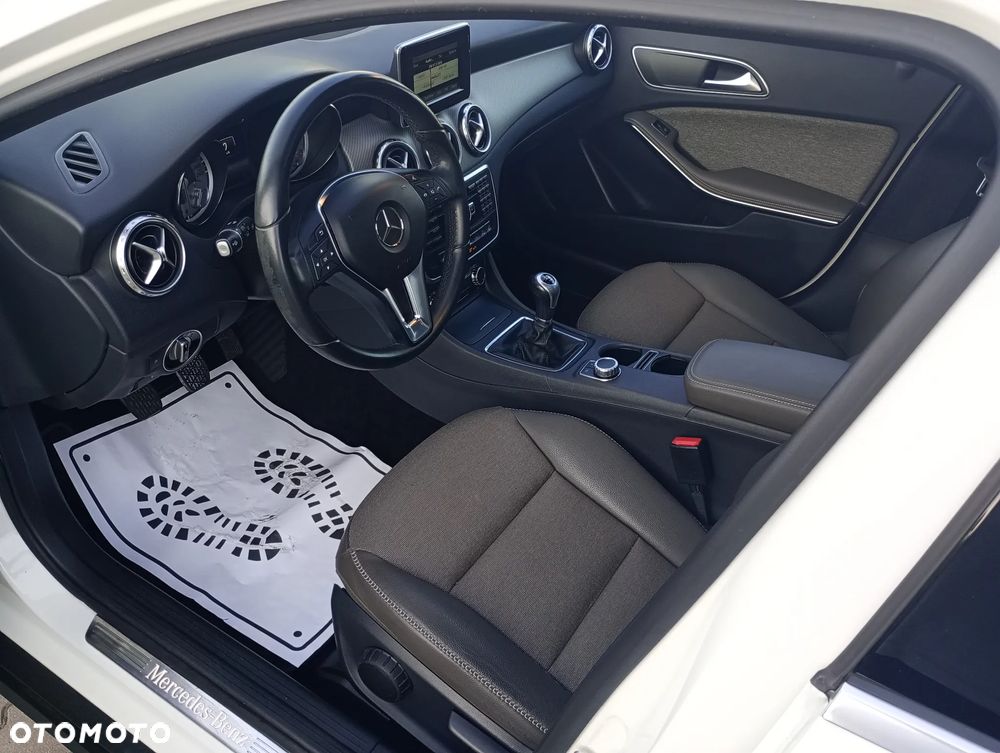 Mercedes-Benz GLA 200 UrbanStyle Edition - 10