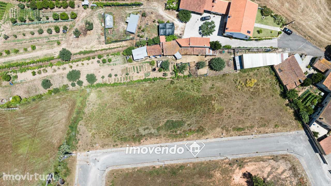 Terreno urbano com 598 m2, em Alcanede, Santarém - Grande imagem: 2/15