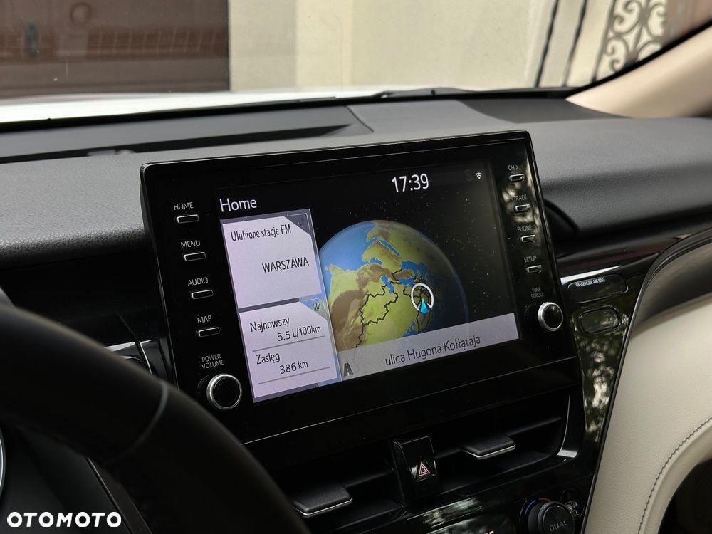 Toyota Camry 2.5 Hybrid Executive CVT - 26