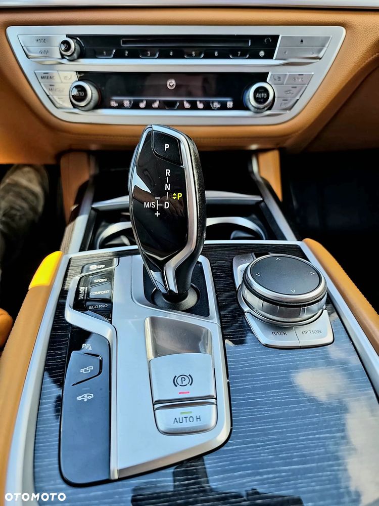 BMW Seria 7 740d xDrive - 21