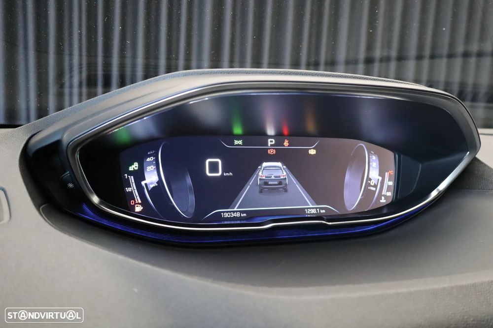 Peugeot 5008 BlueHDI 130 EAT8 Allure - 23