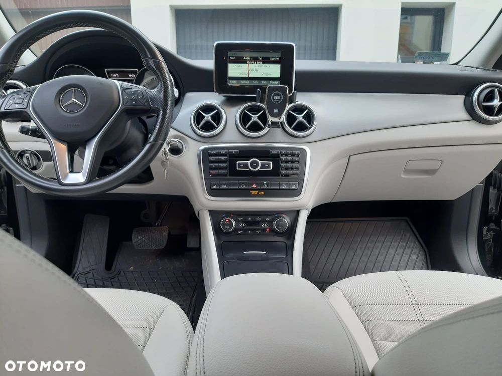 Mercedes-Benz GLA - 20