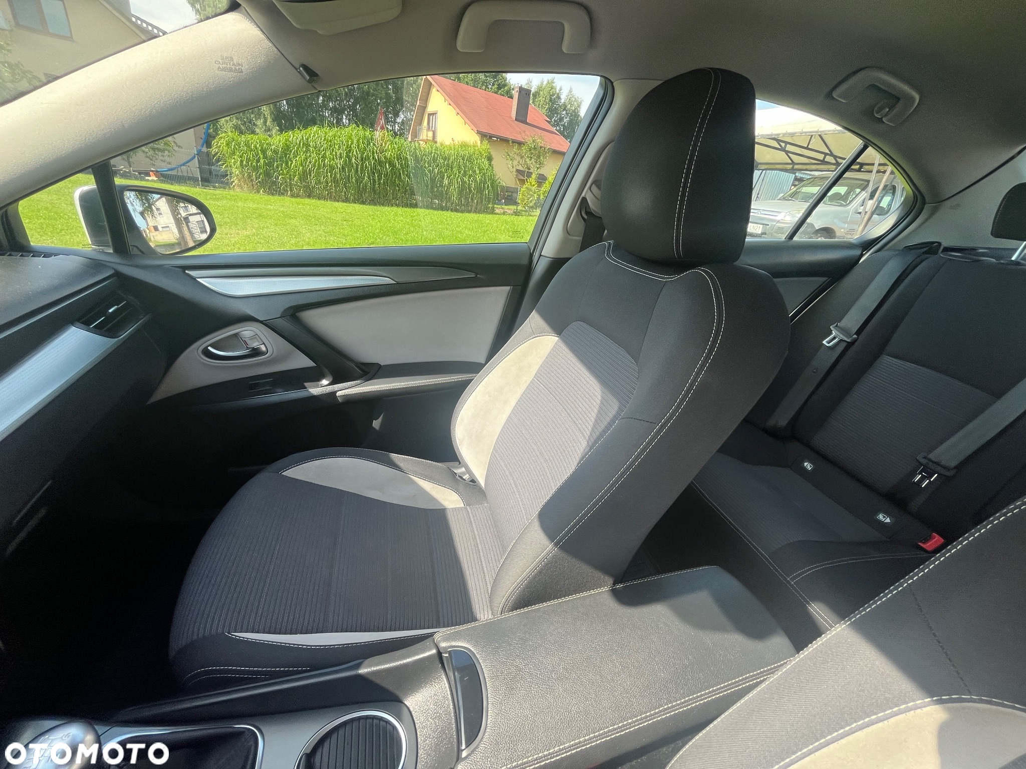 Toyota Avensis - 16