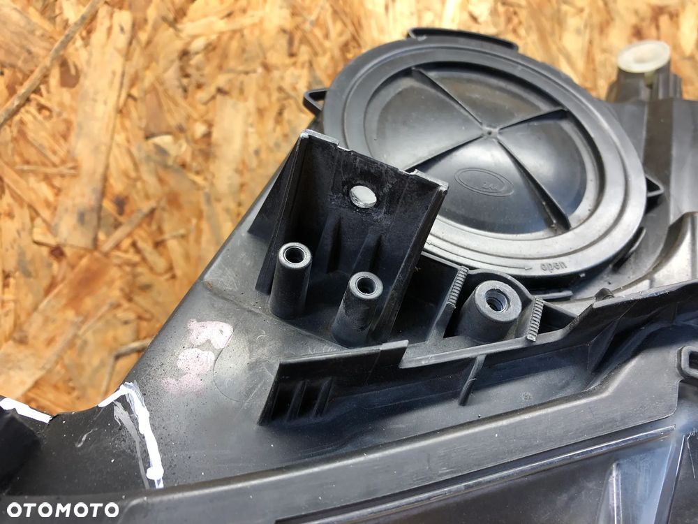 BMW 3 F30 F31 LEWA LAMPA PRZÓD EUROPA - 24