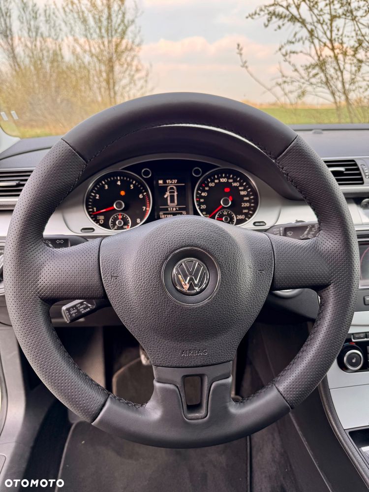 Volkswagen Passat - 11