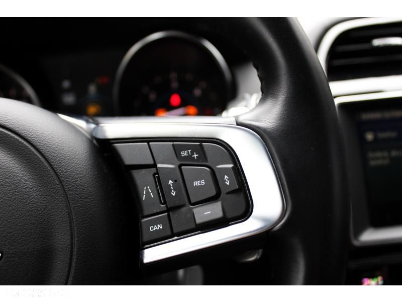 Jaguar F-Pace 2.0 i4D AWD R-Sport - 18