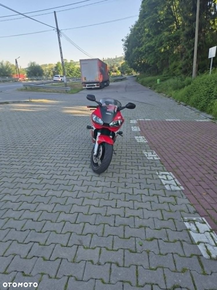 Yamaha R6 - 4