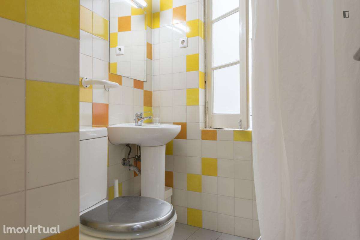 Quarto - localizado em Intendente Lisbon - Grande imagem: 4/17