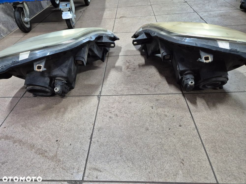 LAMPA PRAWA LEWA PRZÓD EU 2 SZT. TRAFIC VIVARO PRIMASTAR 06-14r. - 2