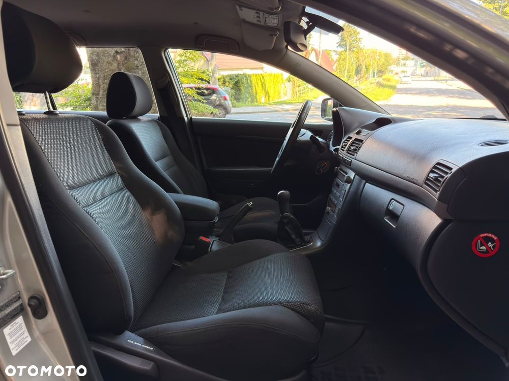 Toyota Avensis - 13