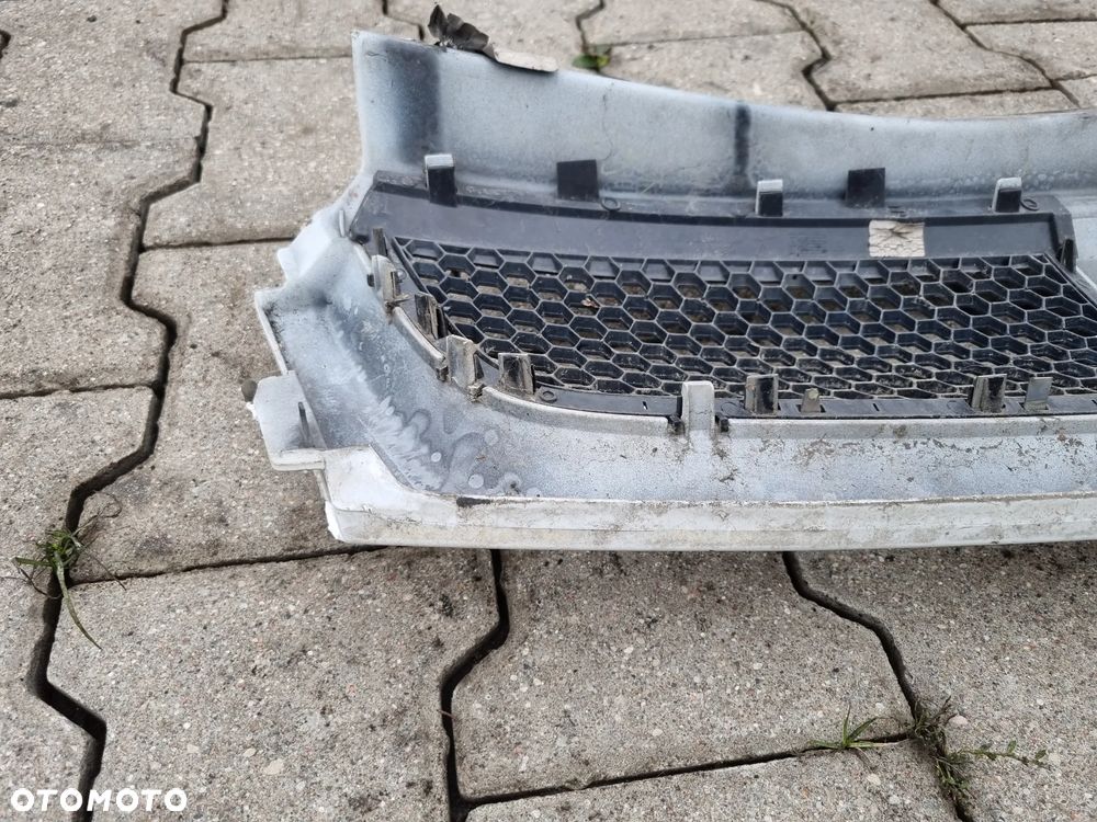 ATRAPA GRILL PRIMASTAR TRAFIC VIVARO  01-06r. - 4