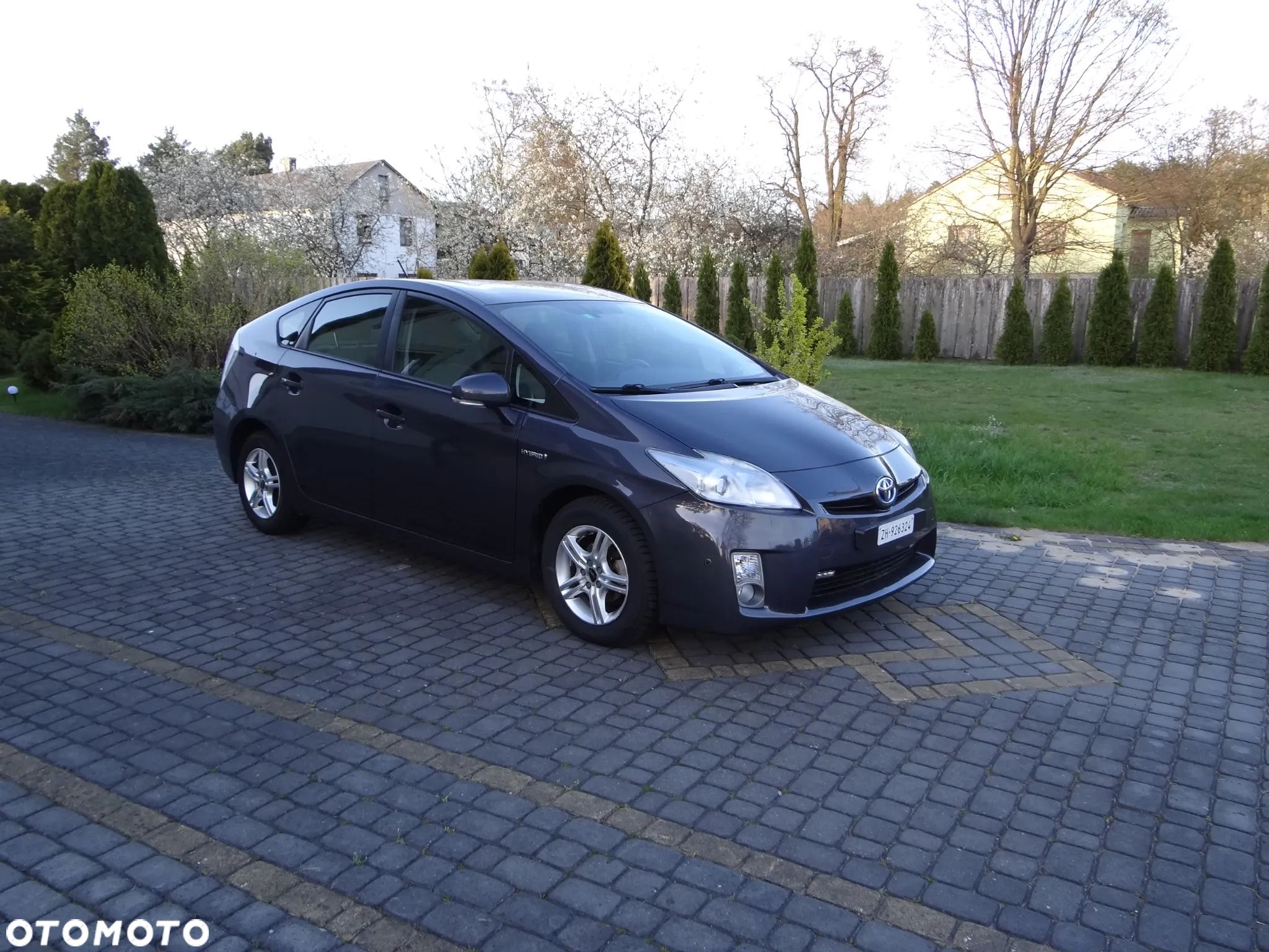 Toyota Prius (Hybrid) - 1