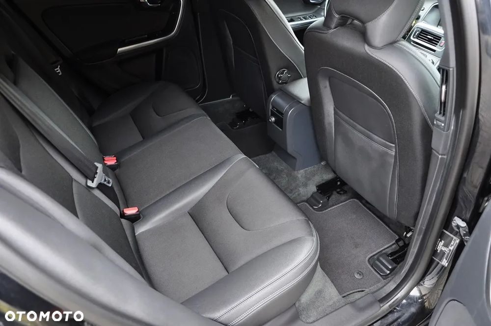 Volvo V60 D3 Geartronic Summum - 28