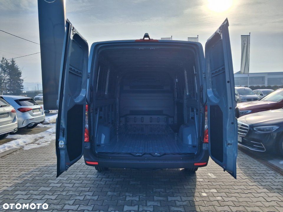 Mercedes-Benz Sprinter - 10
