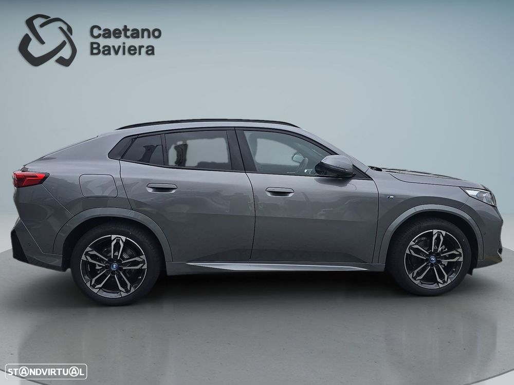 BMW iX2 eDrive20 - 9