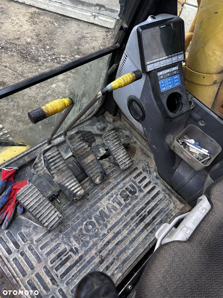 Komatsu PC240 - 8