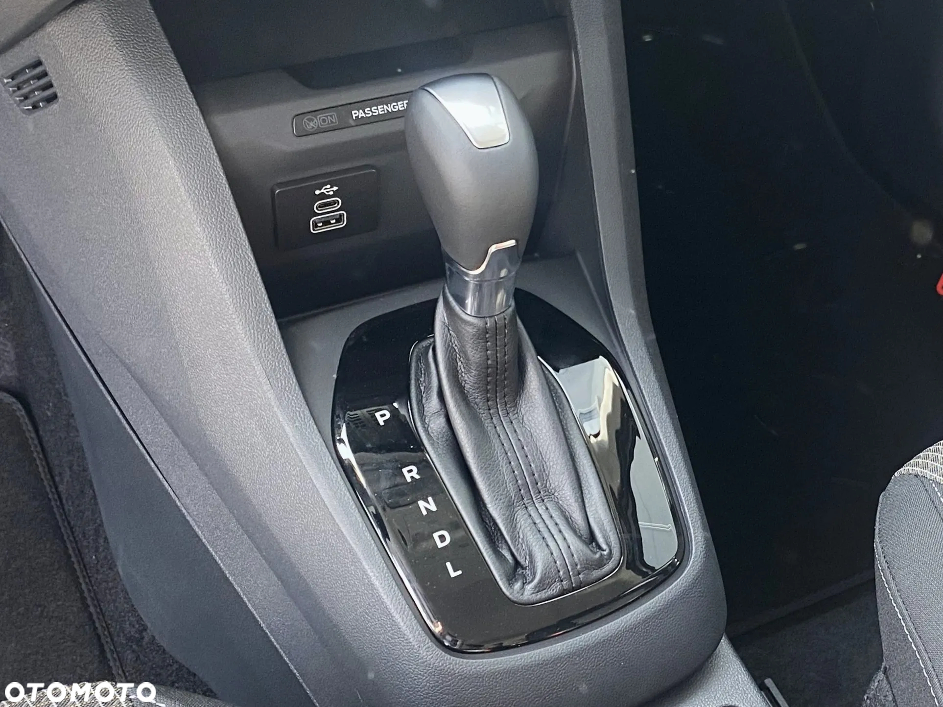 Ford Tourneo Courier 1.0 EcoBoost Trend - 14