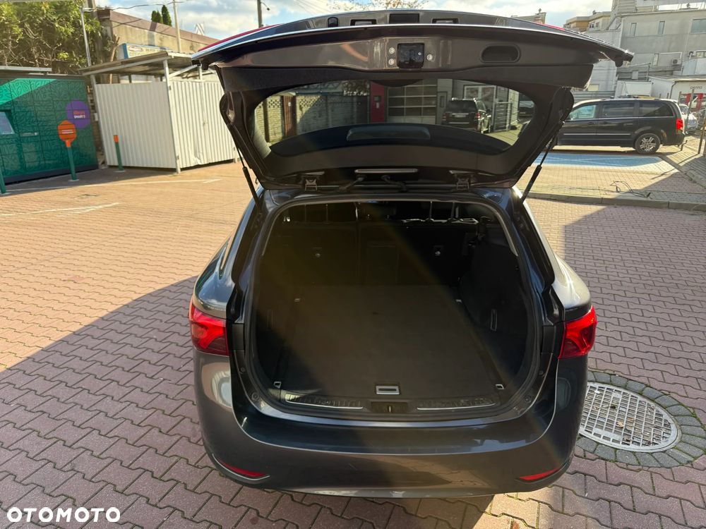 Toyota Avensis 2.0 D-4D Premium - 6