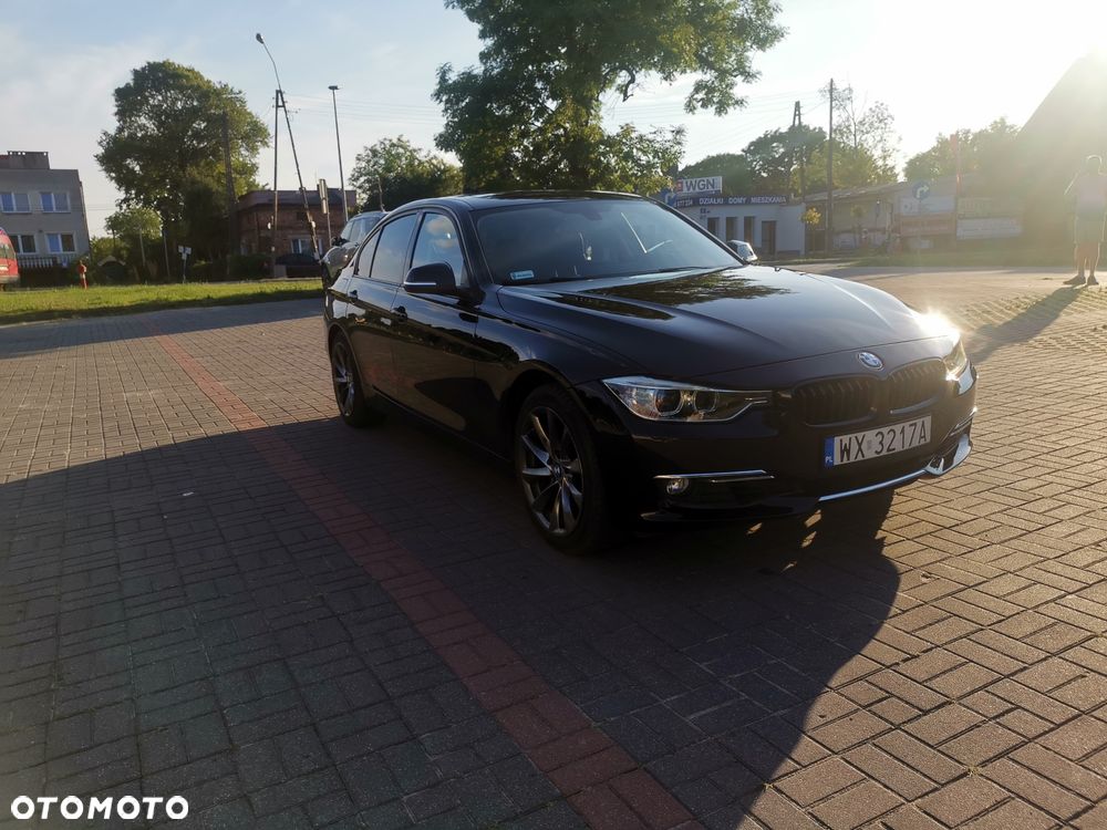 BMW Seria 3 328i xDrive Luxury Line - 7