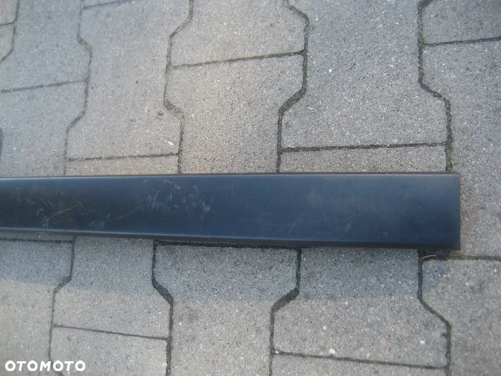 bmw 3 e30 listwa zderzaka tył środkowa 51121945926 0f - 4