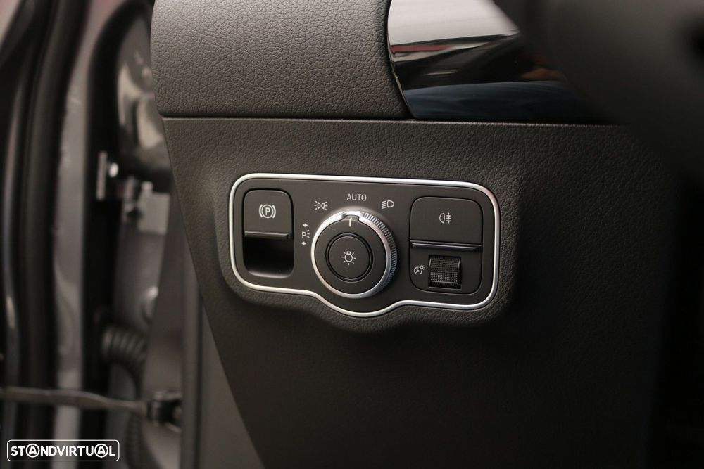 Mercedes-Benz GLA 180 d 8G-DCT - 31