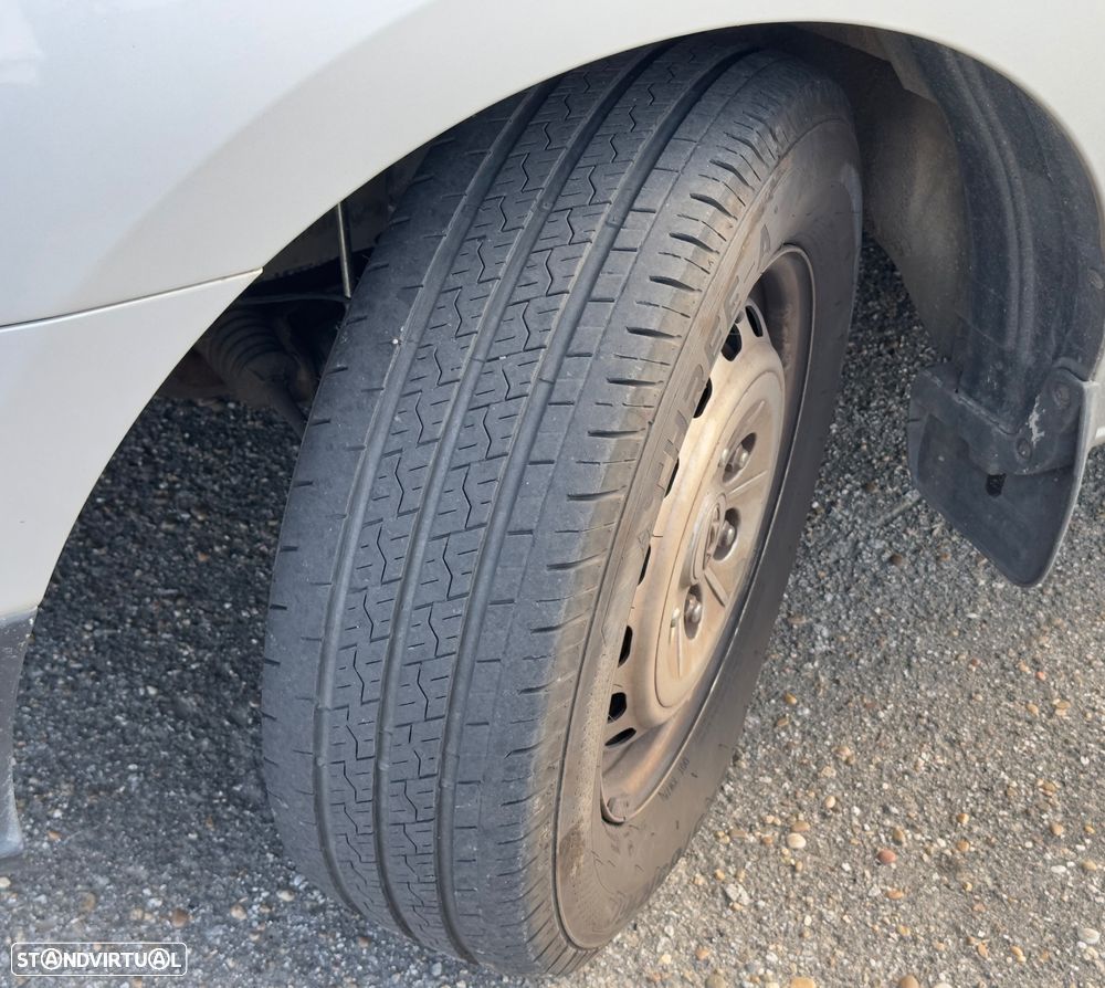 Hyundai Starex 6 lugares - 3