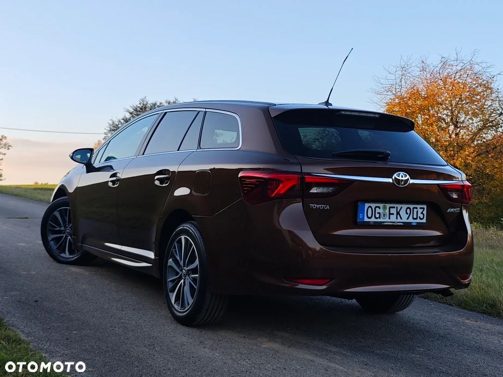 Toyota Avensis 2.0 D-4D Prestige - 40
